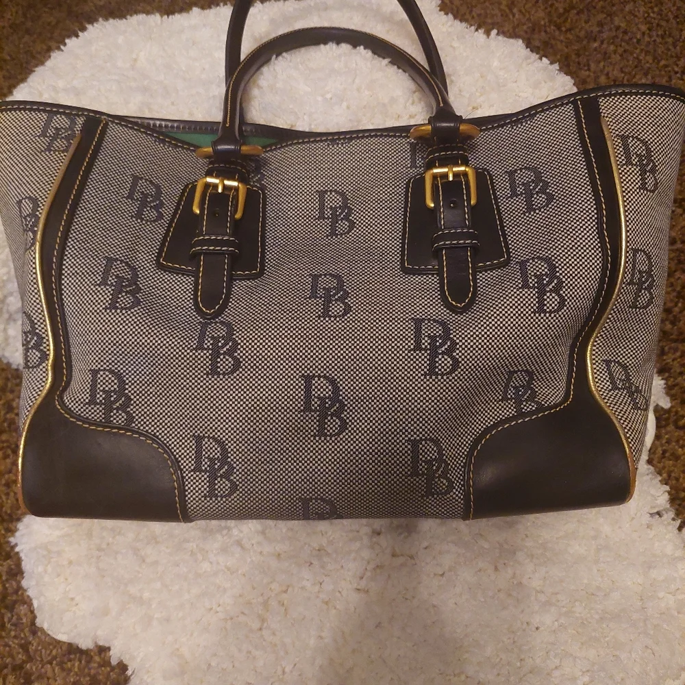 Dooney and bourke large classic logo tote. - Picture 8 of 9